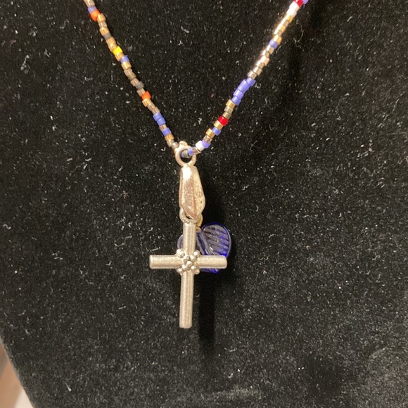 Native made beaded cross necklace - Picture 3 of 7